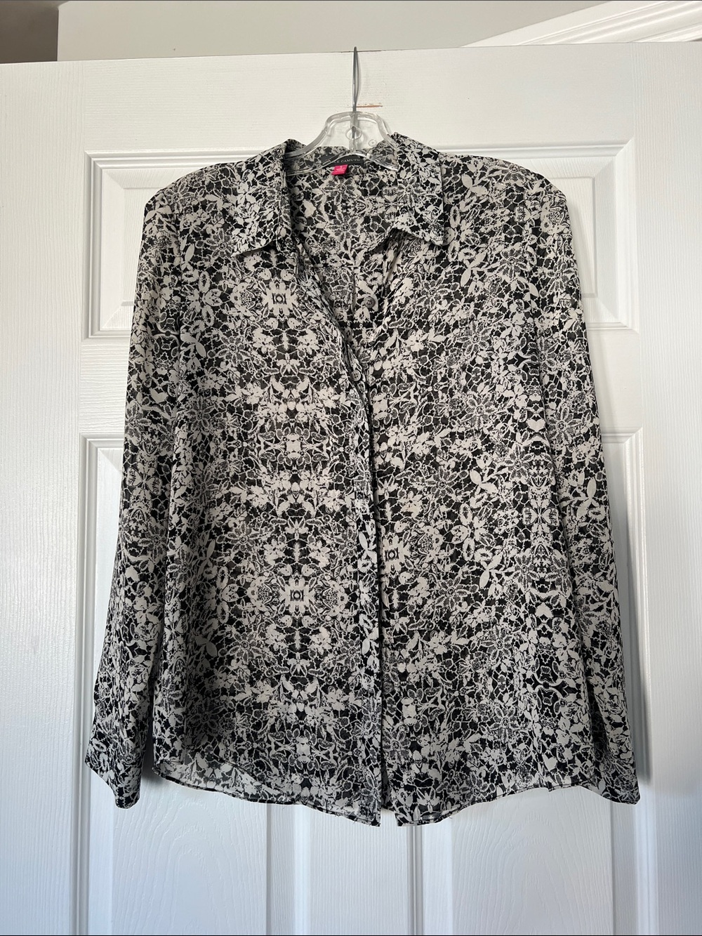 Vince Camuto Black & White Floral-Print Button-Down Blouse